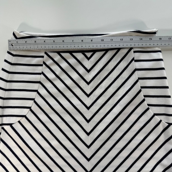 Cynthia Rowley Stripped Pencil Skirt White & Navy Size 8 - Picture 6 of 6